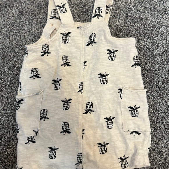 Heart Romper and Cream Pineapple Overalls - Picture 6 of 7
